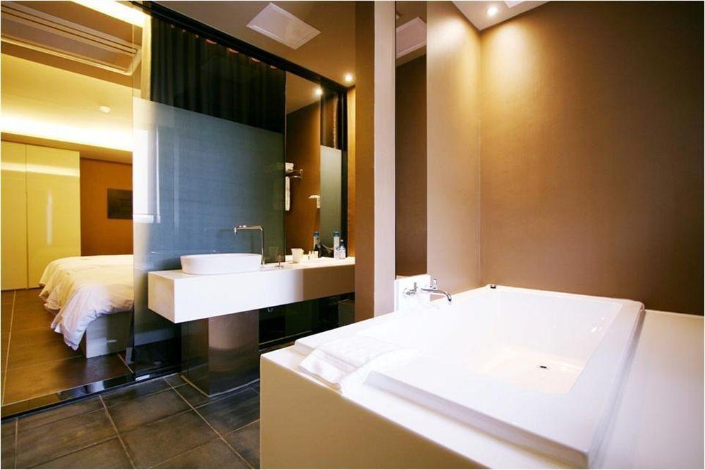 Hotel Oscar Suite Гунсан Екстериор снимка