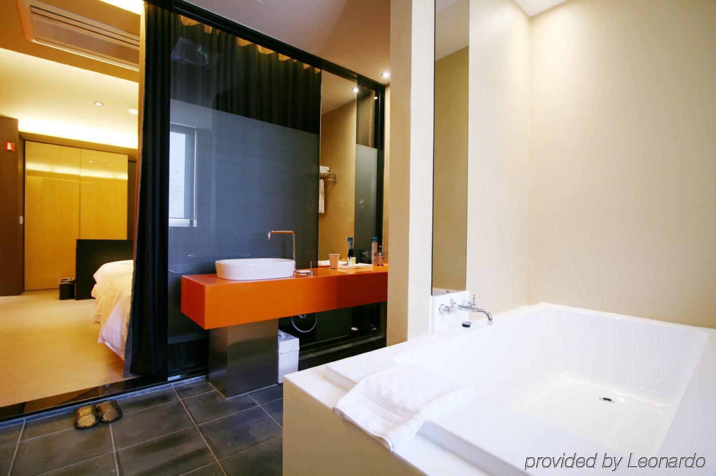 Hotel Oscar Suite Гунсан Стая снимка