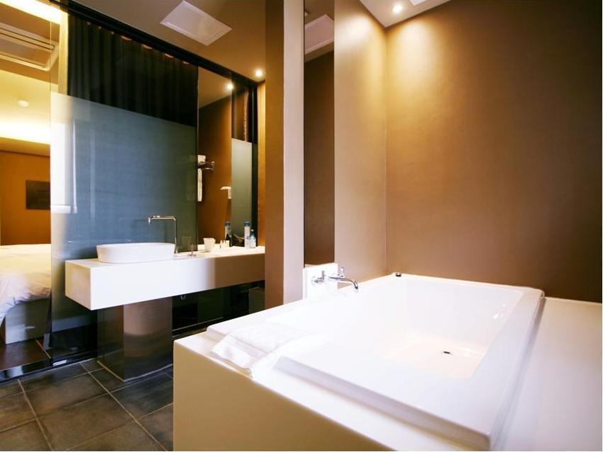 Hotel Oscar Suite Гунсан Екстериор снимка